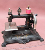 German Muller #12 Cast Iron Toy Sewing Machine / TSM