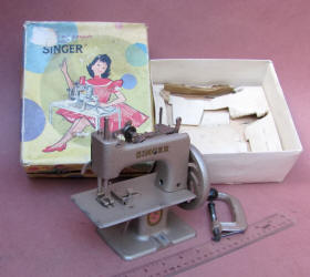 French Singer 20-10 TSM Toy Sewing Machine w/ Box