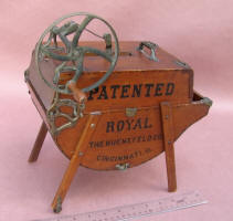 Salesman Sample Royal Washing Machine by Huenefeld Co. of Cincinnati OH