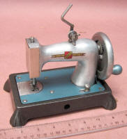 Martin Decker Kipic TSM / Toy Sewing Machine