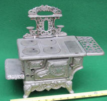 Crescent Toy Stove