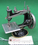 Singer Model 20 TSM / Toy Sewing Machine