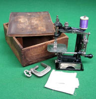 Little Comfort Chain Drive Cast Iron Toy Sewing Machine / TSM