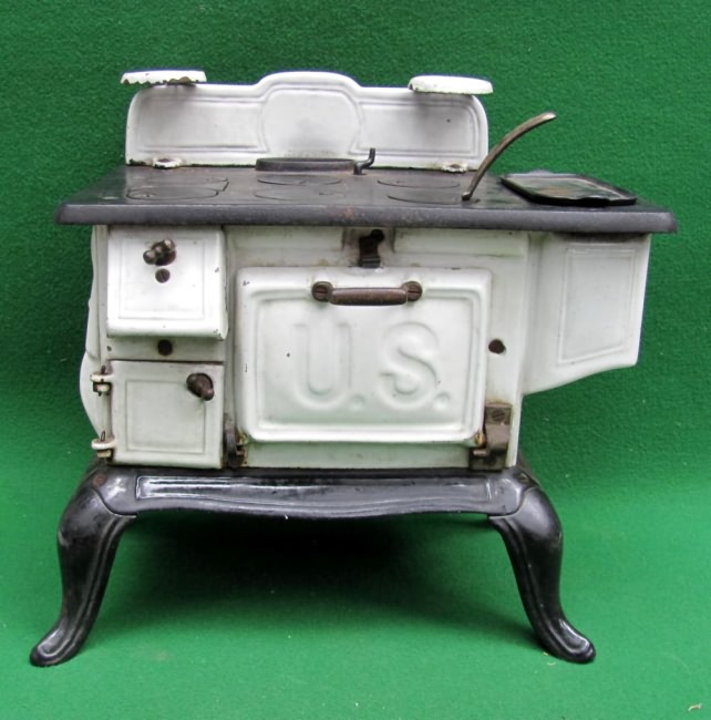 https://www.antiqbuyer.com/images/2013-8-ARCHIVE/Stoves/US-STOVE/IMG_4650.JPG