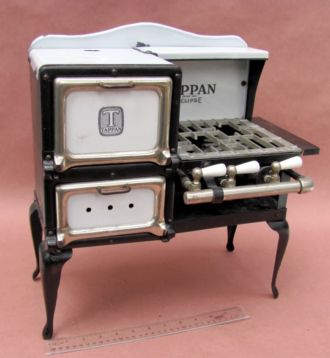 Vintage Miniature Queen Toy Salesman Sample Mini Cast Iron Stove & Oven VGVC