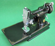 1934 Black Singer Featherweight 221 Sewing Machine (AD784100)