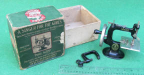 First Model 4 Spoke Model 20 Singer TSM / Toy Sewing Machine in Original Box