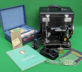 1938 Black Singer Featherweight 221 SAN FRANCISCO GOLDEN GATE EXPOSITION Sewing Machine (AF070713)