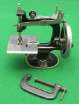 Singer Model 20 TSM / Toy Sewing Machine