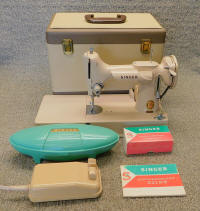 1961 Tan Singer Featherweight 221K Sewing Machine (ES879025)