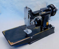 1937 Black Singer Featherweight 221 Sewing Machine (AE774664)