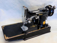 1948 Black Singer Featherweight 221 Sewing Machine (AH565691)