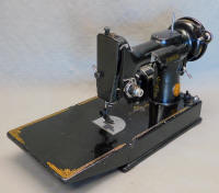 1941 Black Singer Featherweight "BLACKSIDE" 221 Sewing Machine (AG011857)