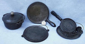 Favorite Piqua Ware Salesman Sample / Toy Cookware Set