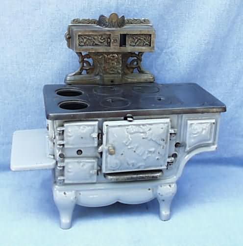 Queen Stove miniature salesman sample with pots, 1940s