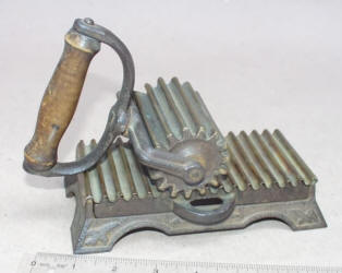 Sundry Patent Fluting Iron 