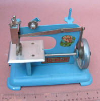 Piq-Bien French Toy Sewing Machine / TSM 