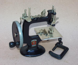 Peter Pan TSM / Toy Sewing Machine