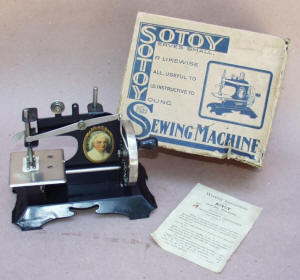 Martha Washington Sotoy TSM / Toy Sewing Machine