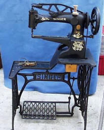 Singer 
	29-4 Leatherworkers Treadle Sewing Machine