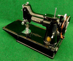 1955 Black Singer Featherweight 221 Sewing Machine (AM152141)