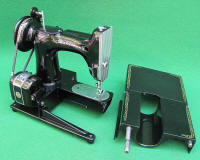 1960 Singer Featherweight 222 Freearm Sewing Machine