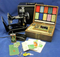 1938 Black Singer Featherweight 221 "SAN FRANCISCO GOLDEN GATE EXPOSITION" Sewing Machine (AE987553) 